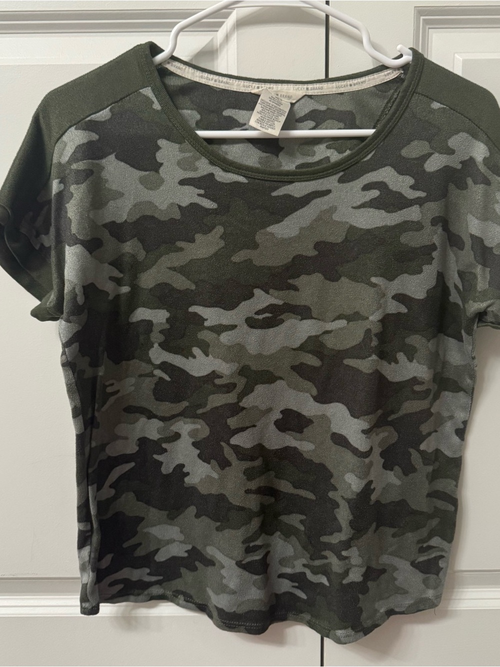 Lucky Brand Women's Green Camouflage Print Short Sleeve T-Shirt medium